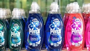 ผลิตภัณฑ์ขวด Persil Wonder Wash จากเครือบริษัทธุรกิจผลิตภัณฑ์ทำความสะอาดบ้านของยูนิลีเวอร์