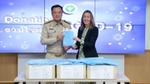 ภาพผู้บริหารของยูนิลีเวอร์บริจาคชุด CPE ให้แก่กระทรวงสาธารณสุข