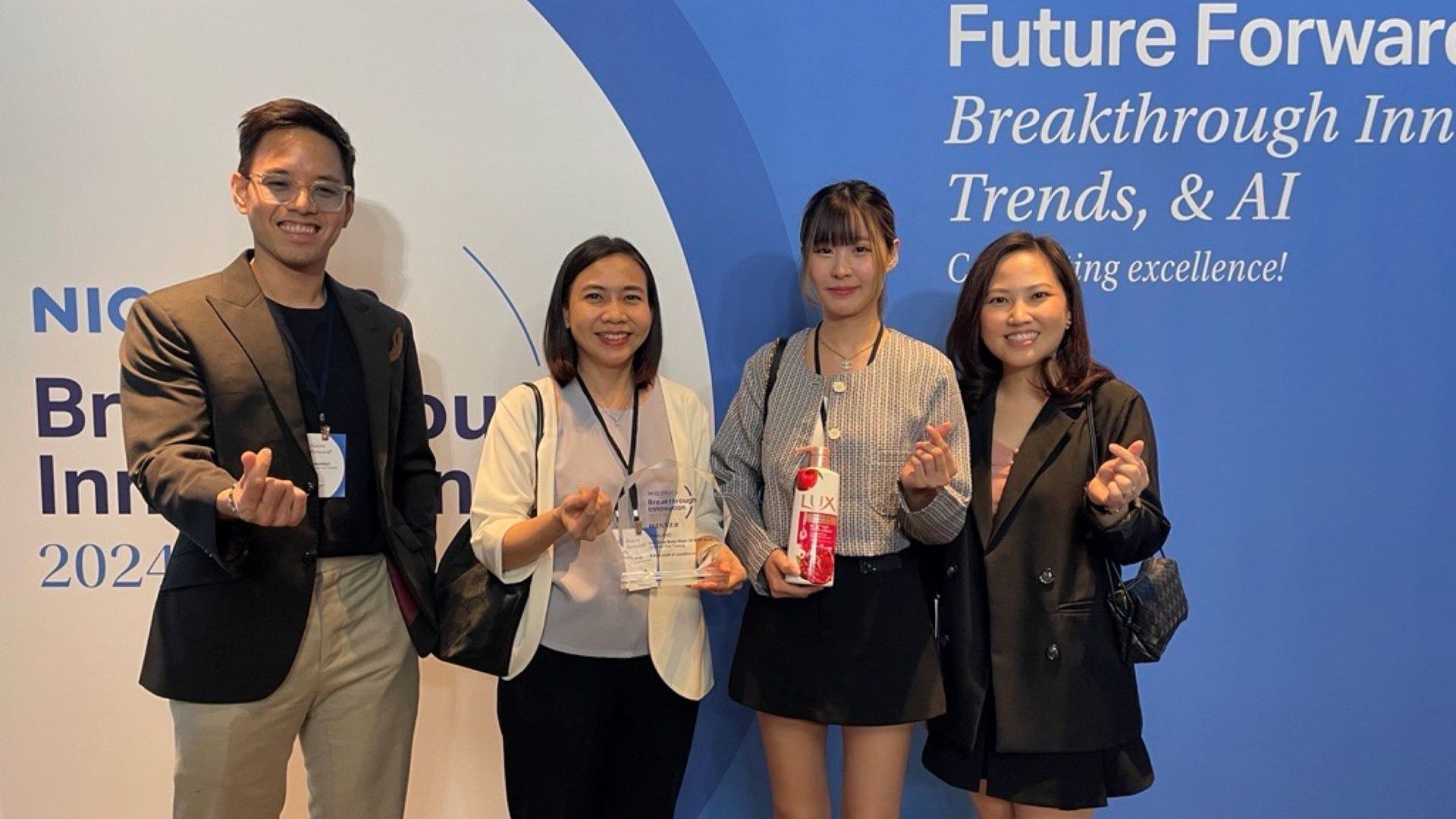 ทีมลักส์รับรางวัล Breakthrough Innovation Award จาก NIQ BASES