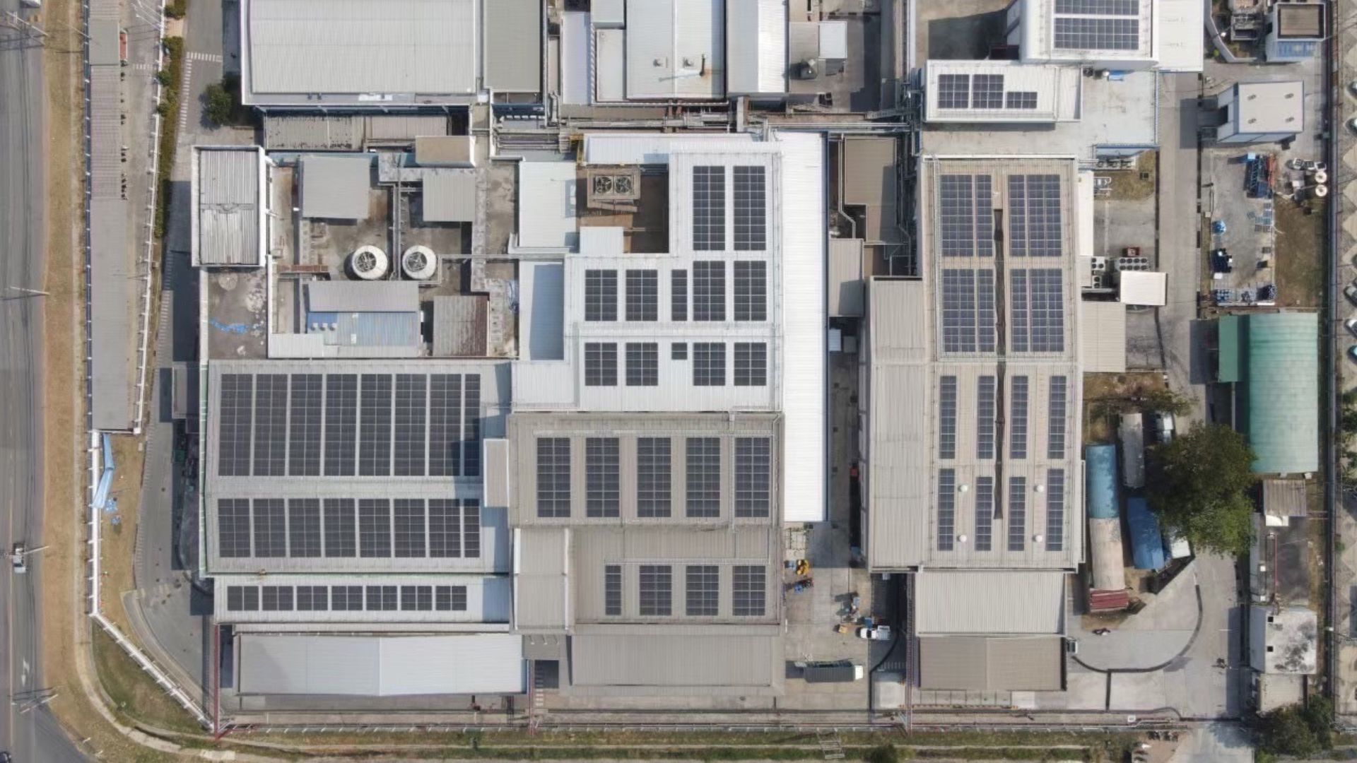 การติดตั้งแผงโซลาร์เซลล์ของโรงงานเกตเวย์